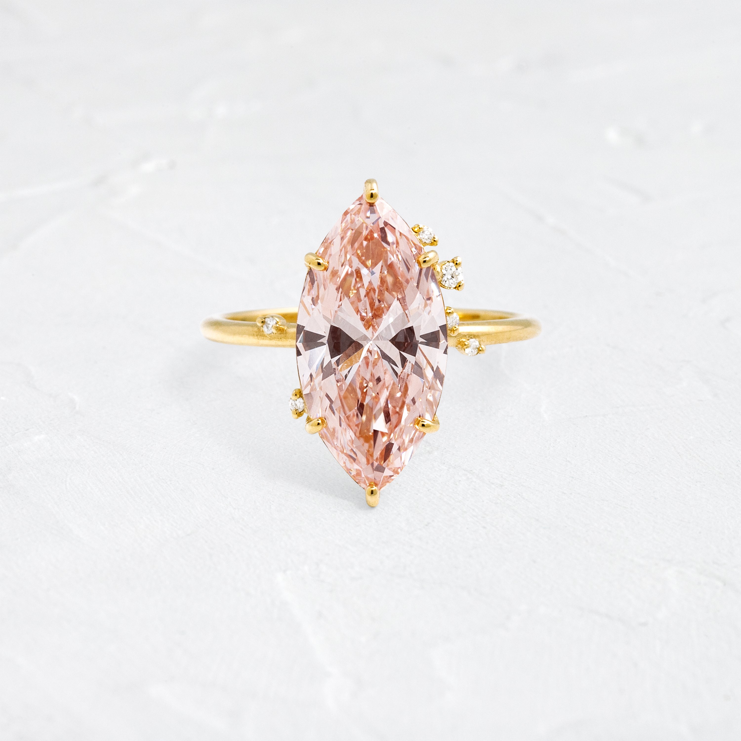 高品質 ギラギラ レインボー ピンクアゼツライト ダイヤ型 置物 d473 To A Flame Ring, 4.03ct. Lab-Grown Pink Diamond - 1.5mm Band