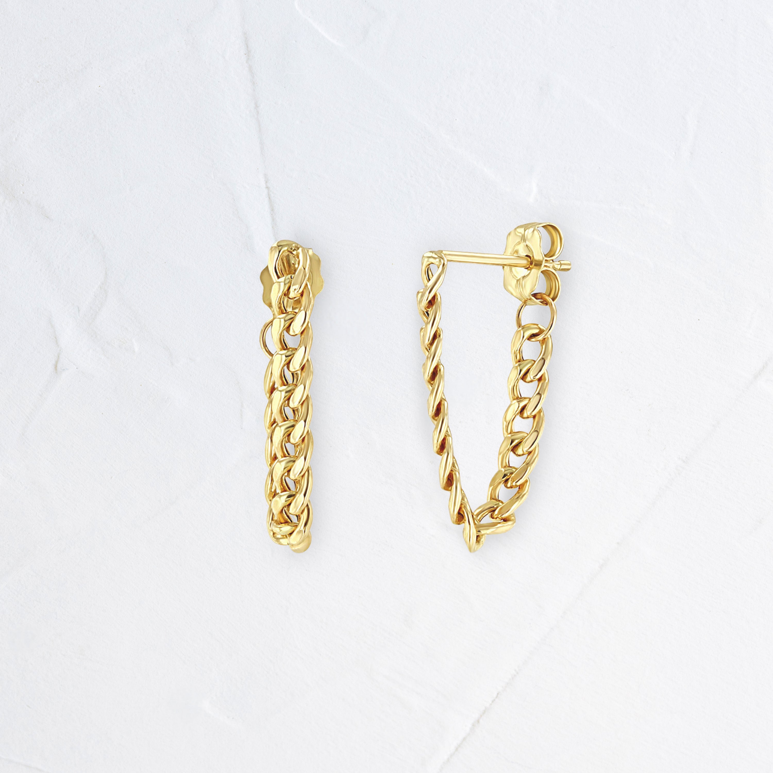 14k Gold Small Curb Chain Huggie Earrings - In Stock | Zoe Chicco
