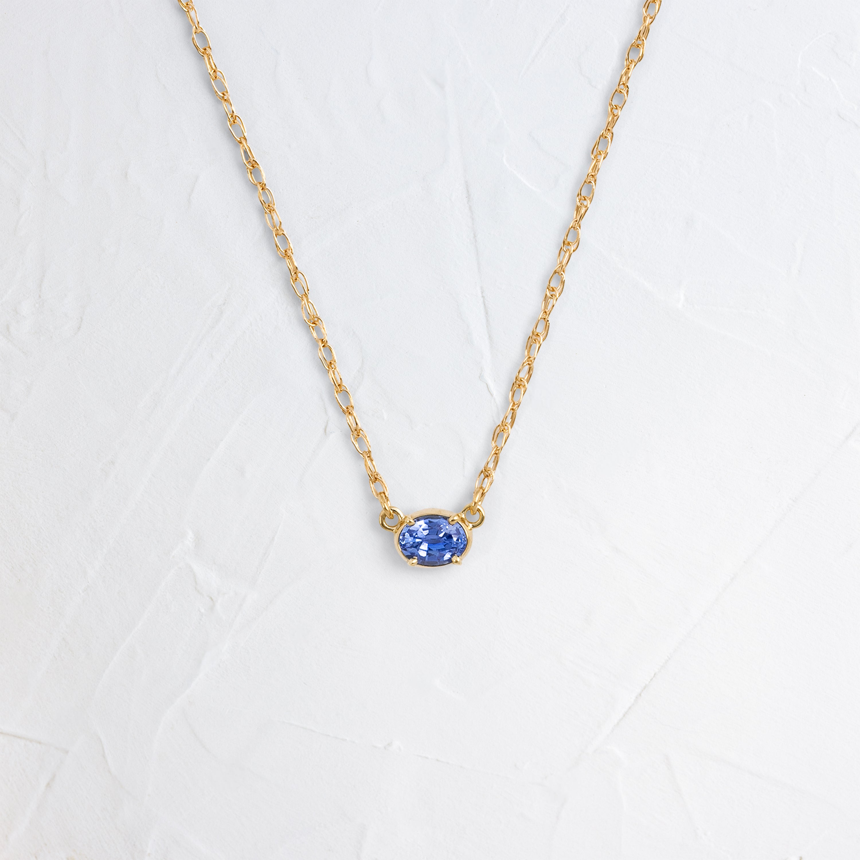 Collier NEUF (sans Emballage) Avec Une Magnifique Fluorine Bleue Ultramarine De 95 Carats - Pierre Du Pakistan