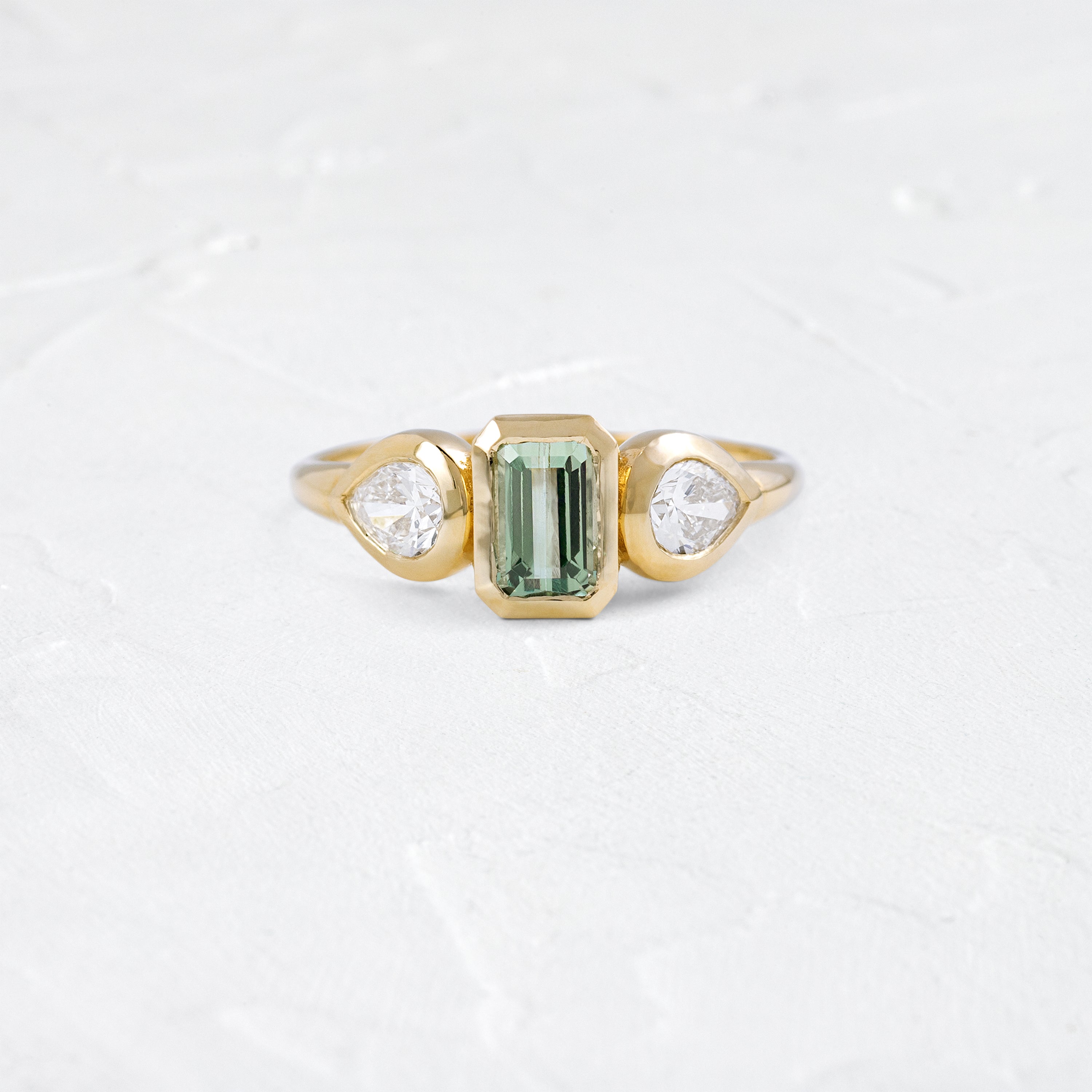 Gemstones 凛 The Elysia Ring | 3 CT Rectangular Starbrite™ Deep Green