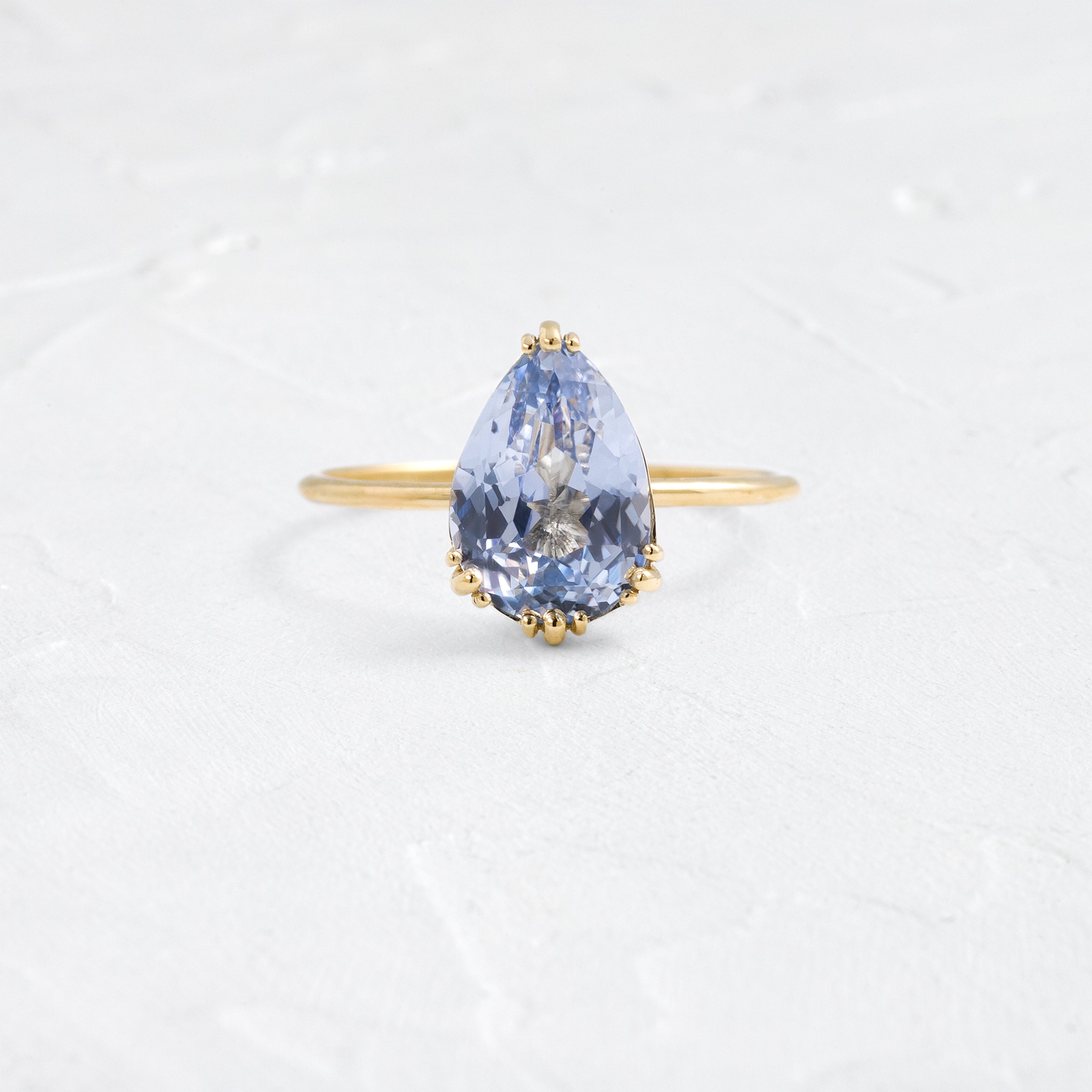 K18Diaメレー3psF.Ring Threaded Ring, 3.28ct. Light Blue Sri Lanka Sapphire | Melanie