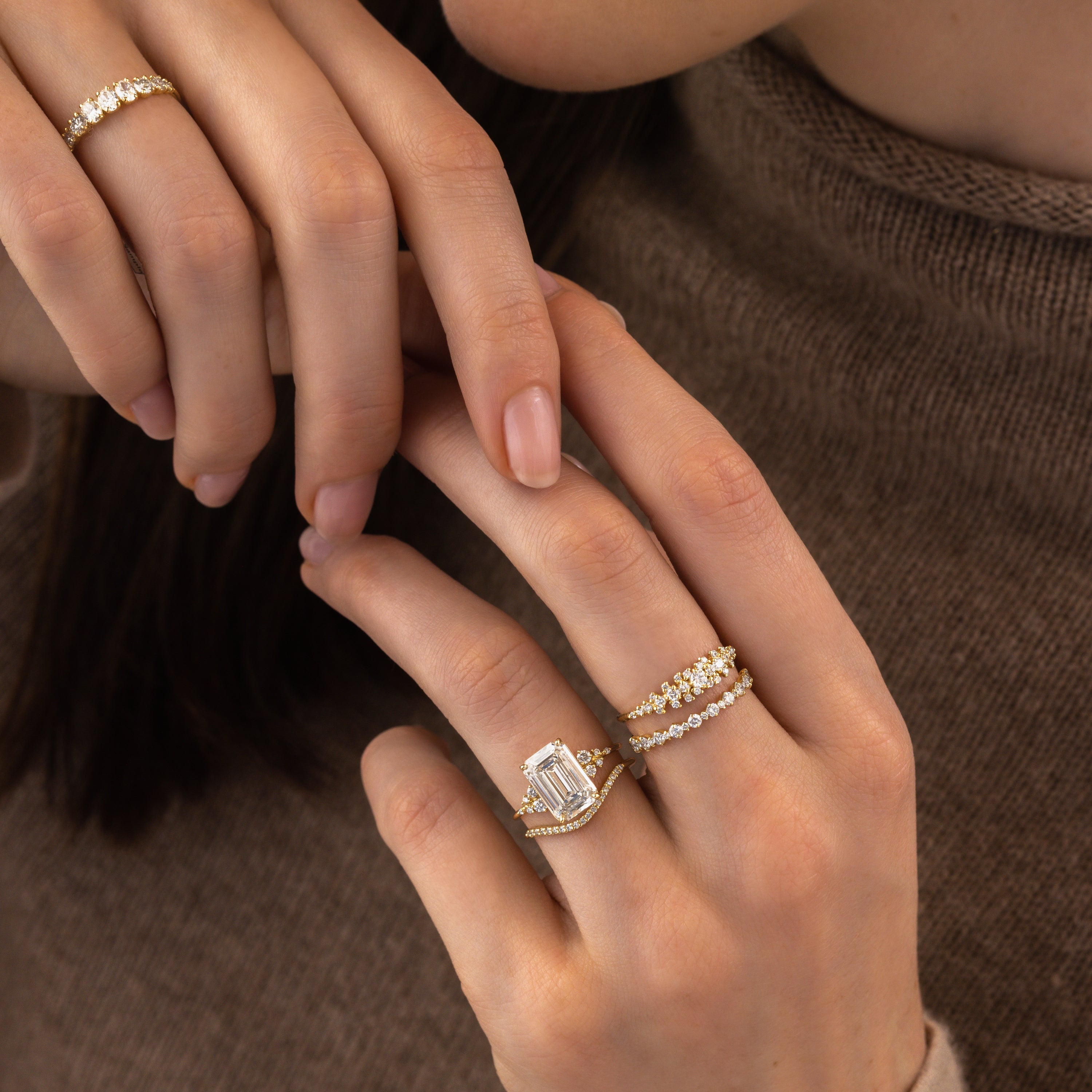 K18メレー3psF.Ring Snowdrift Ring, 3.28ct. Lab-Grown Emerald Cut | Melanie Casey Fine