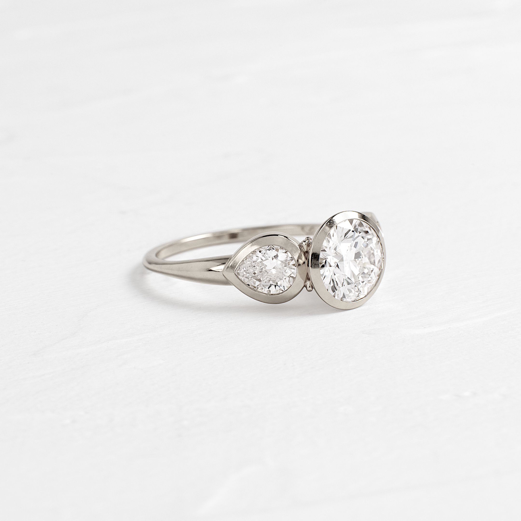 アクセサリー 008 Moon Surface Pinkie Ring Moonrise Ring, Round Cut | Melanie Casey