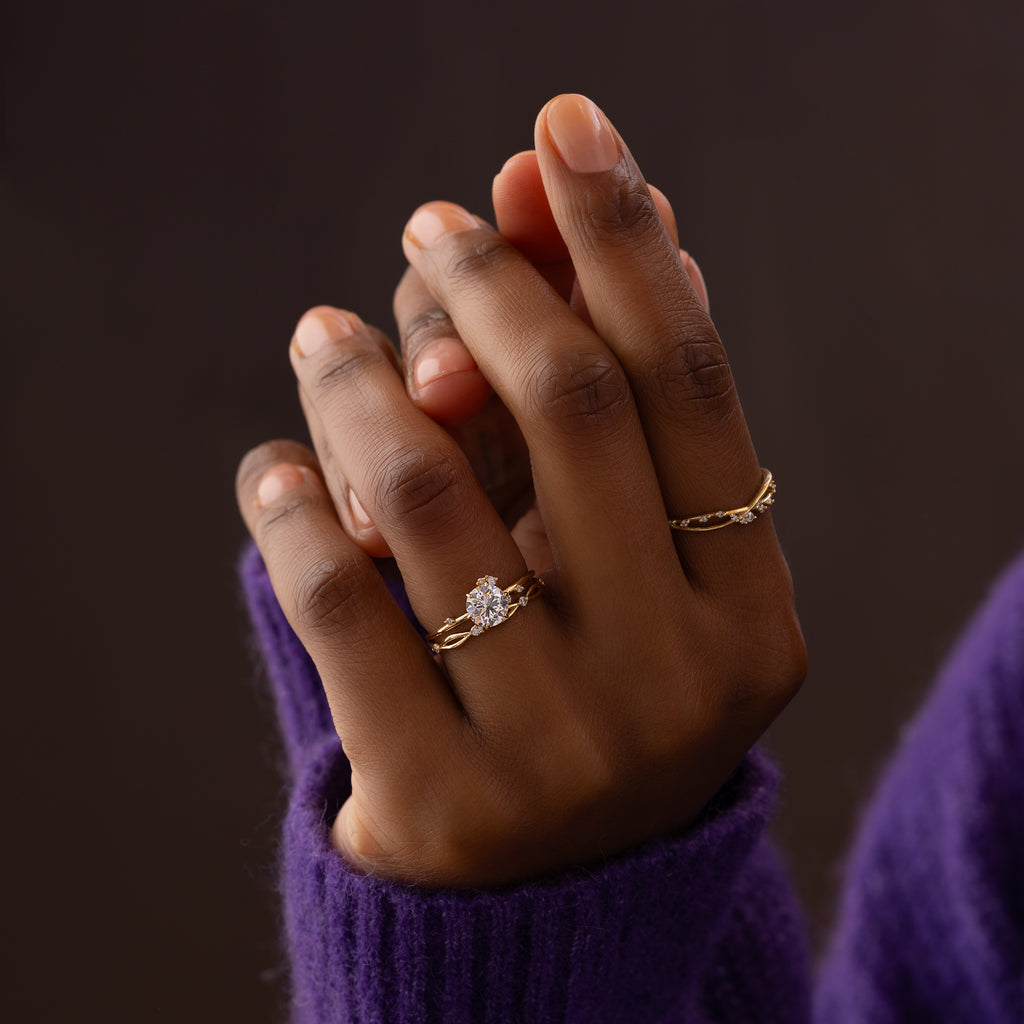 To A Flame Ring, Round Cut