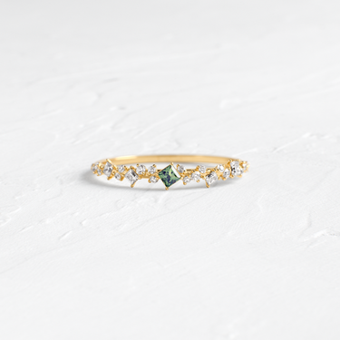 K18メレー3psF.Ring Sprinkle of Sugar Ring in Green Sapphire | Melanie Casey Jewelry