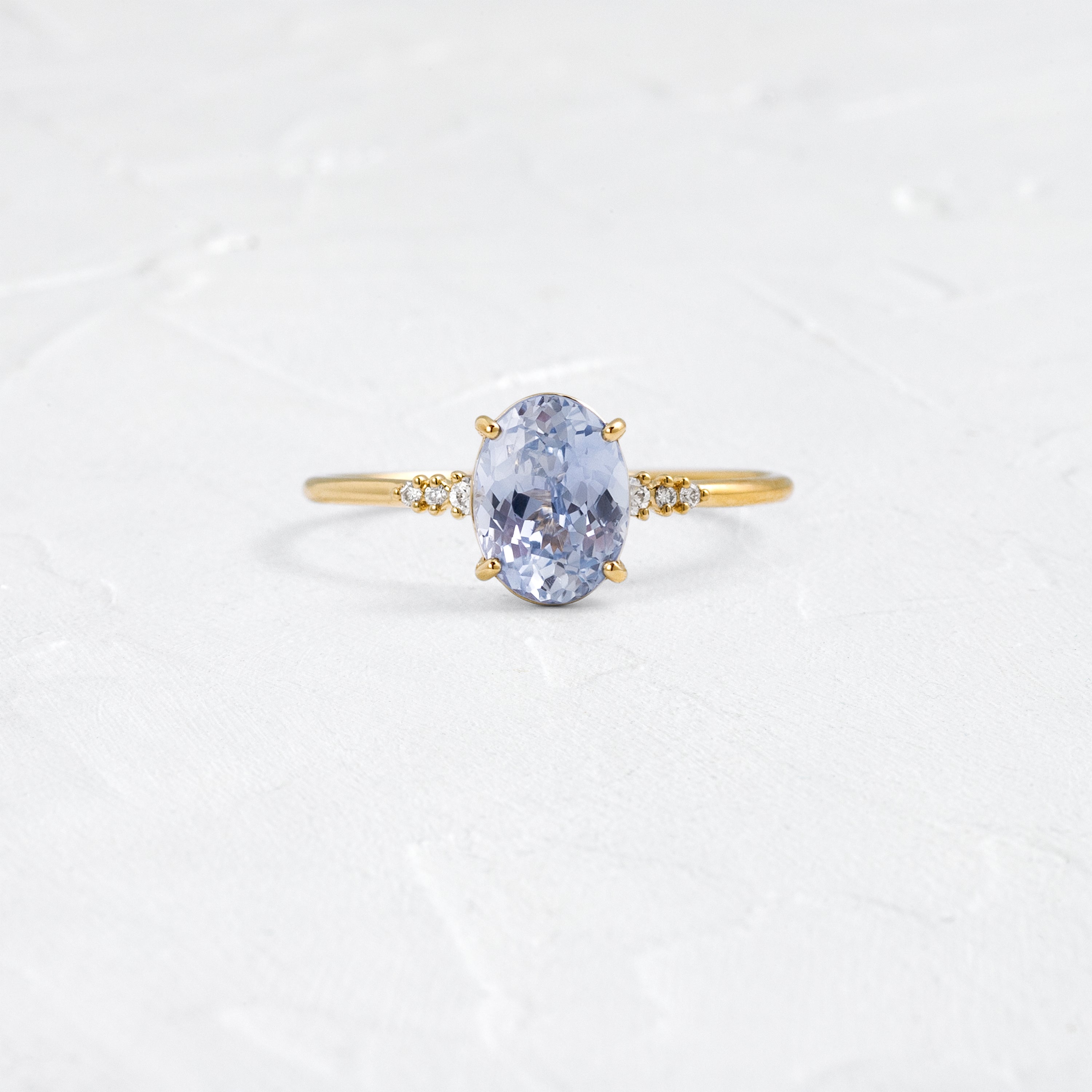 K18Diaメレー3psF.Ring Poppy Seed Ring, 1.6ct. Light Blue Sri Lanka Sapphire | Melanie