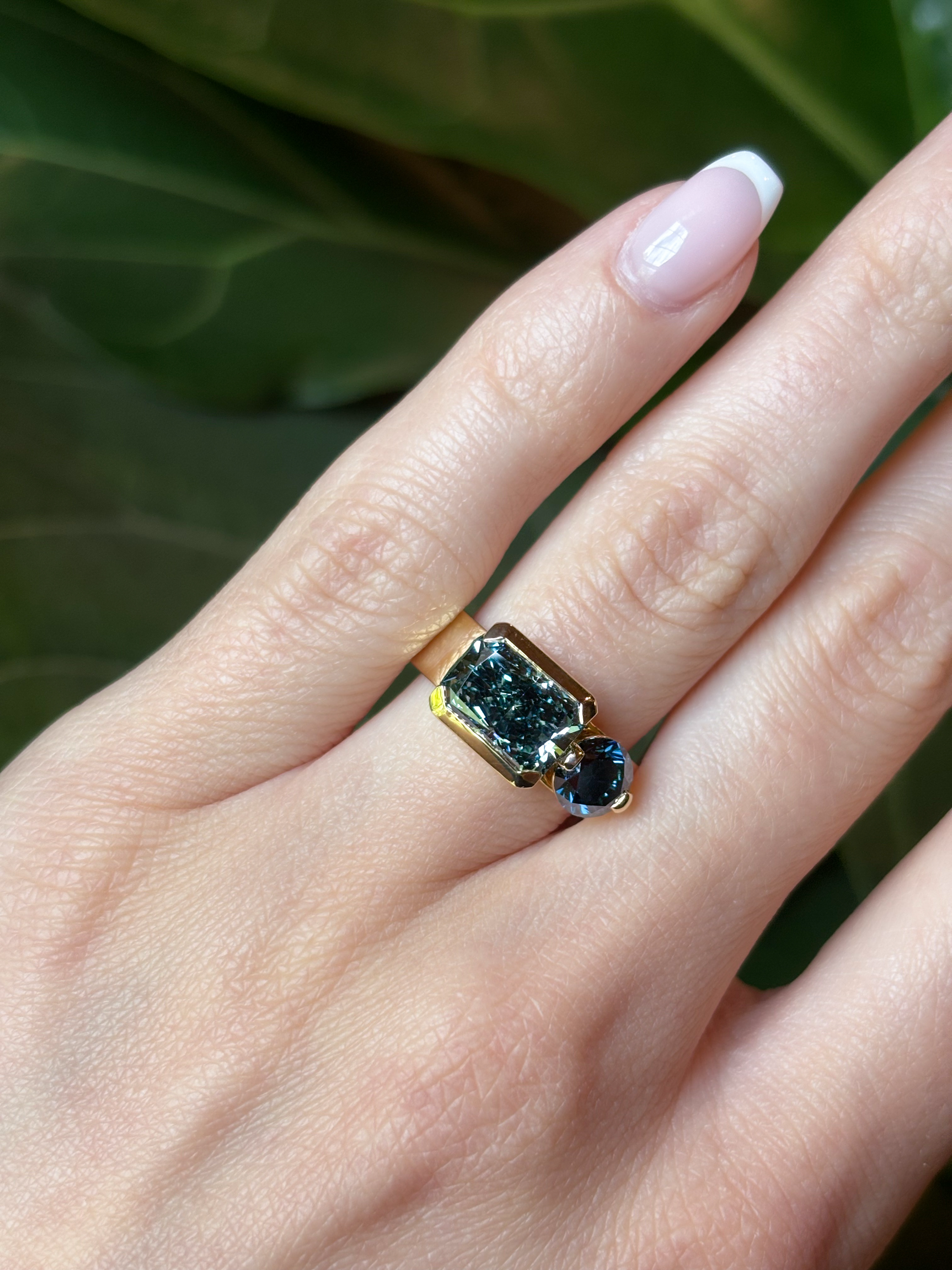 米軍 実物 SWEETHEART JEWELRY 魚雷イヤリング Offshore Ring, 4.07ctw. Lab-Grown Blue and Green Diamonds