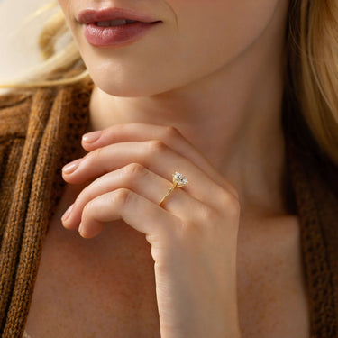 To A Flame Ring, Round Cut