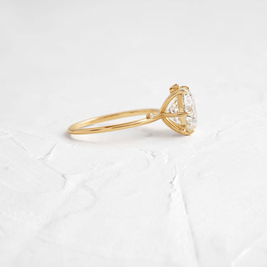 To A Flame Ring, Round Cut
