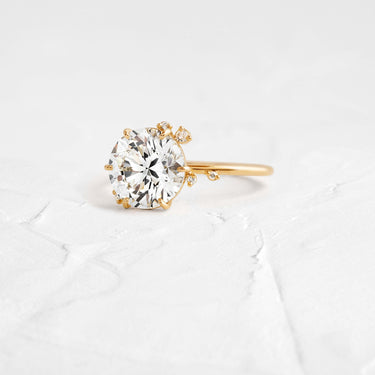 To A Flame Ring, Round Cut