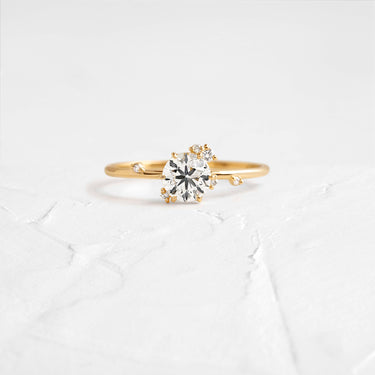 To A Flame Ring, Round Cut