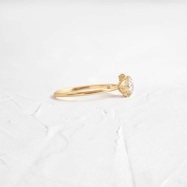 To A Flame Ring, Round Cut