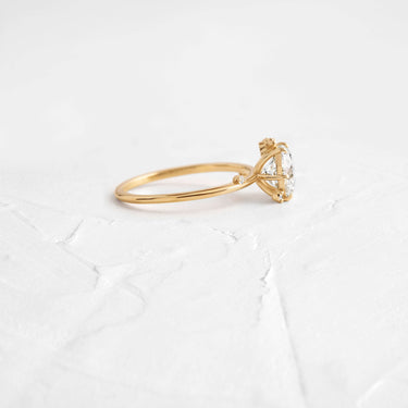 To A Flame Ring, Round Cut