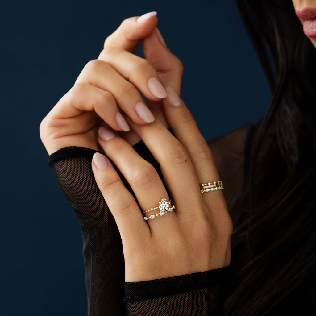 To A Flame Ring, Round Cut