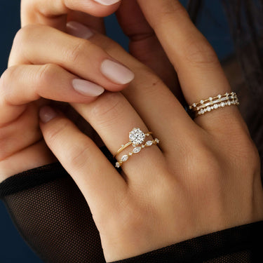 To A Flame Ring, Round Cut